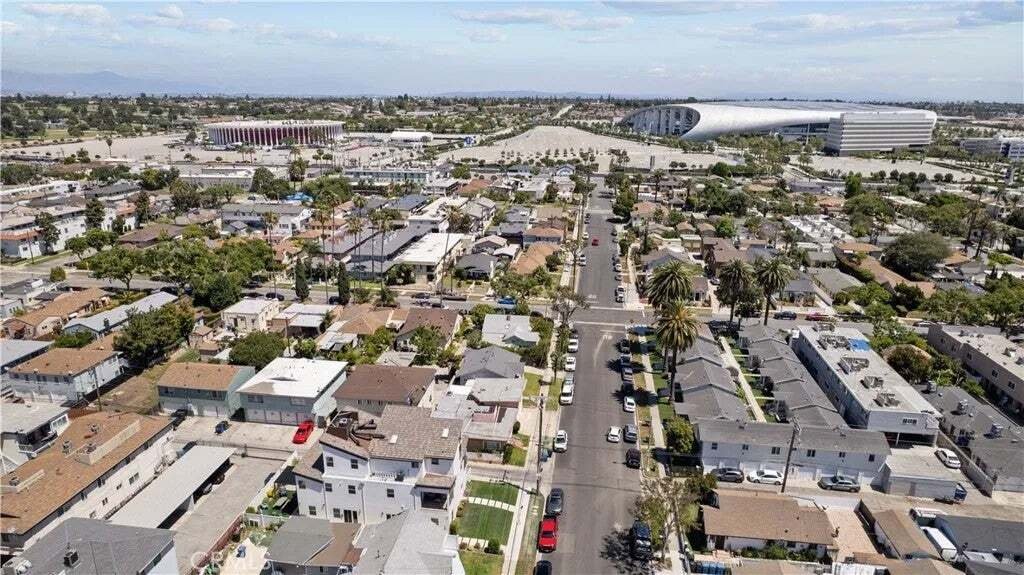 Inglewood, California, United States 5 - 17668206