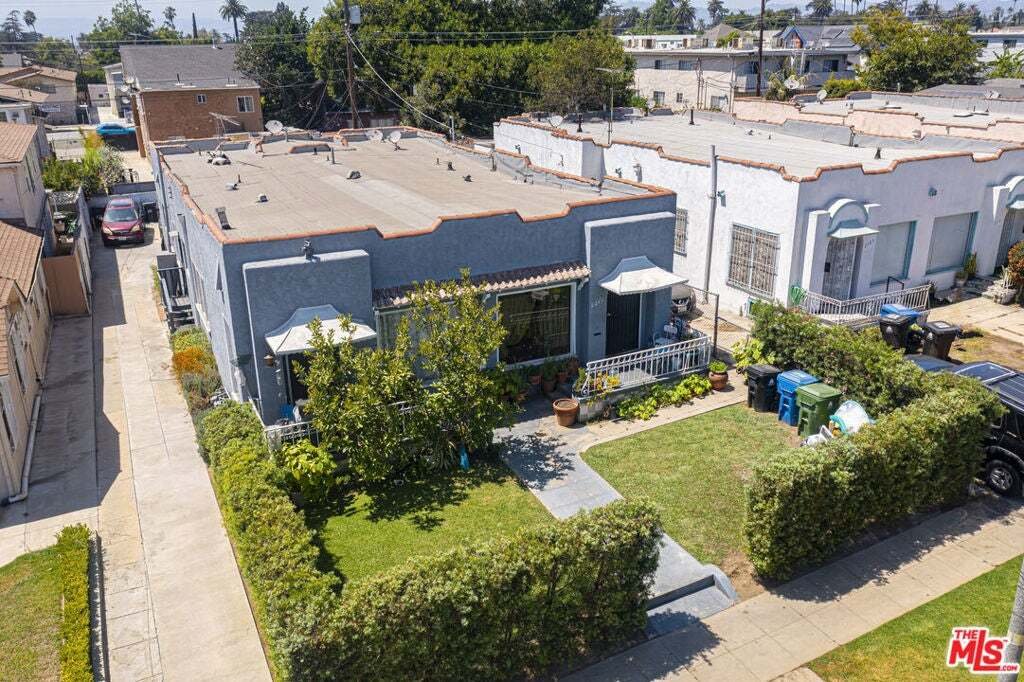 Los Angeles, California, United States 2 - 18629346