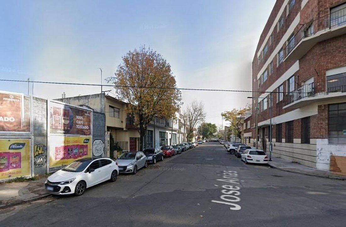Land in Villa Lynch, Buenos Aires Province, Argentina 2 - 18627135