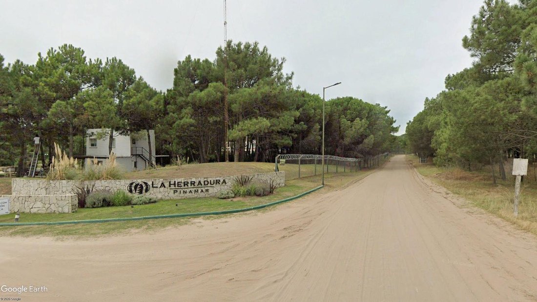 House in Pinamar, Buenos Aires Province, Argentina 3 - 18626981