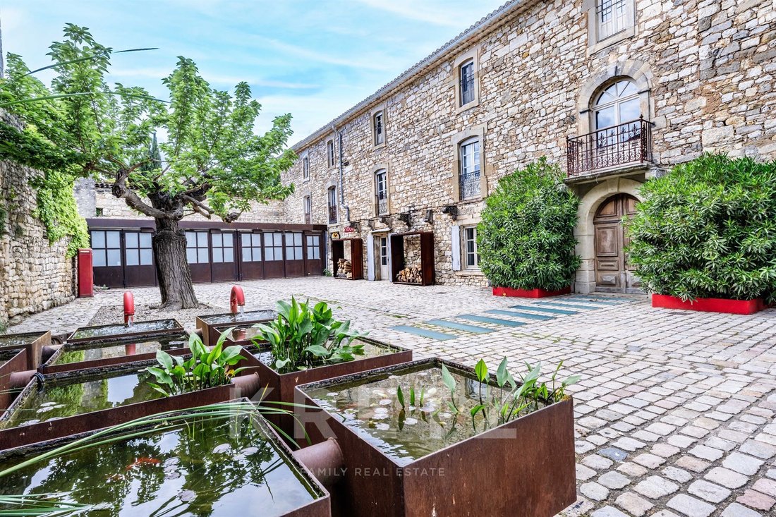 Estate in Uzès, Occitania, France 4 - 18630298