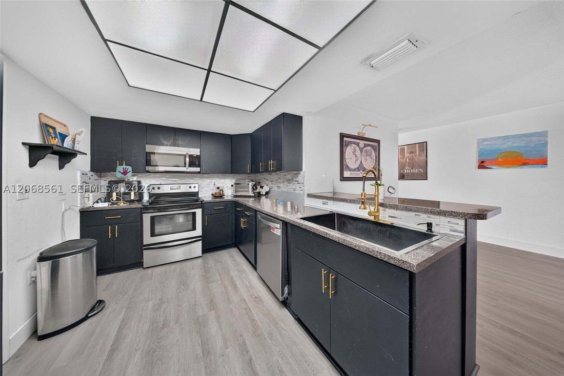 House in Hialeah, Florida, United States 3 - 18628363