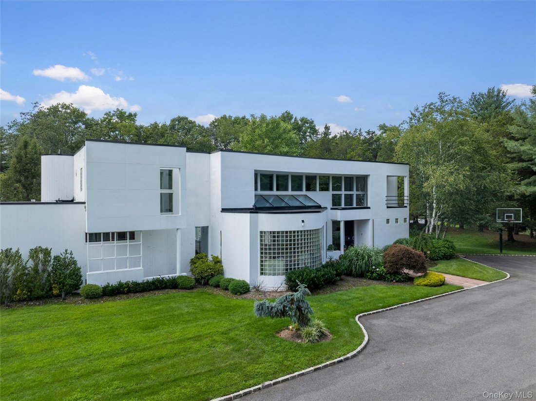 House in Laurel Hollow, New York, United States 1 - 18627672