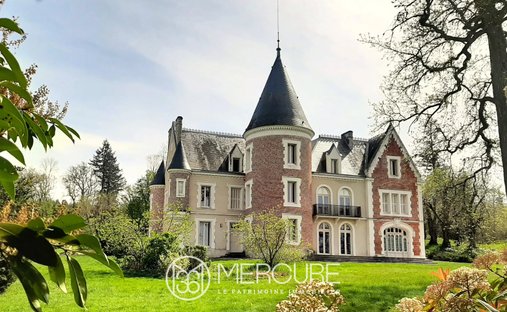 Schloss in Centre Ville, Avallon, Frankreich 1