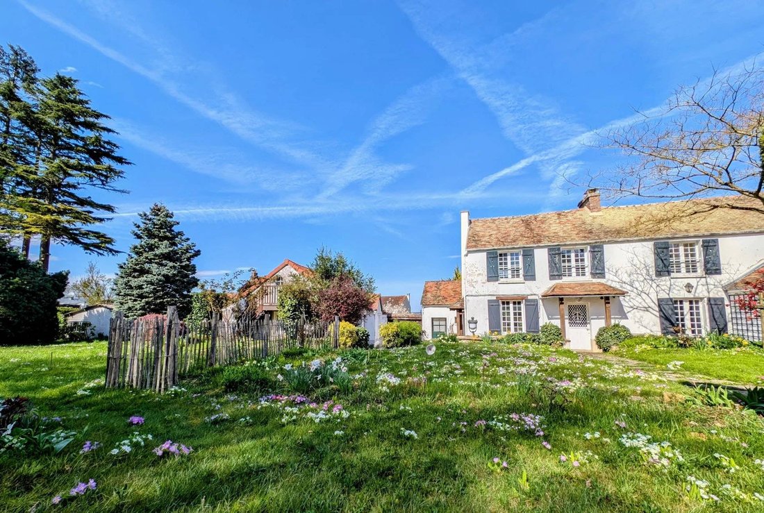House in Neauphle-le-Château, Ile-de-France, France 1 - 16164570