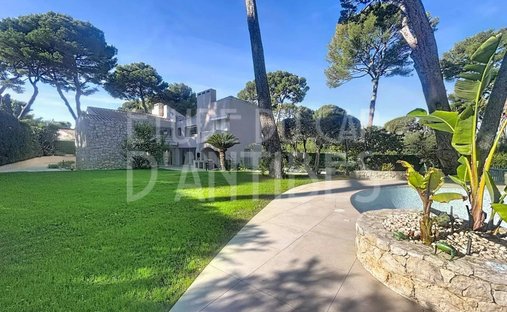 Villa in Fontmerle, Antibes, France 1
