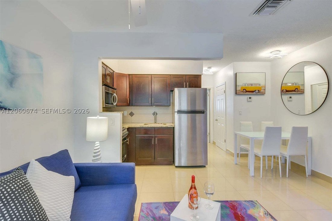 Hallandale Beach, Florida, United States 3 - 18628346