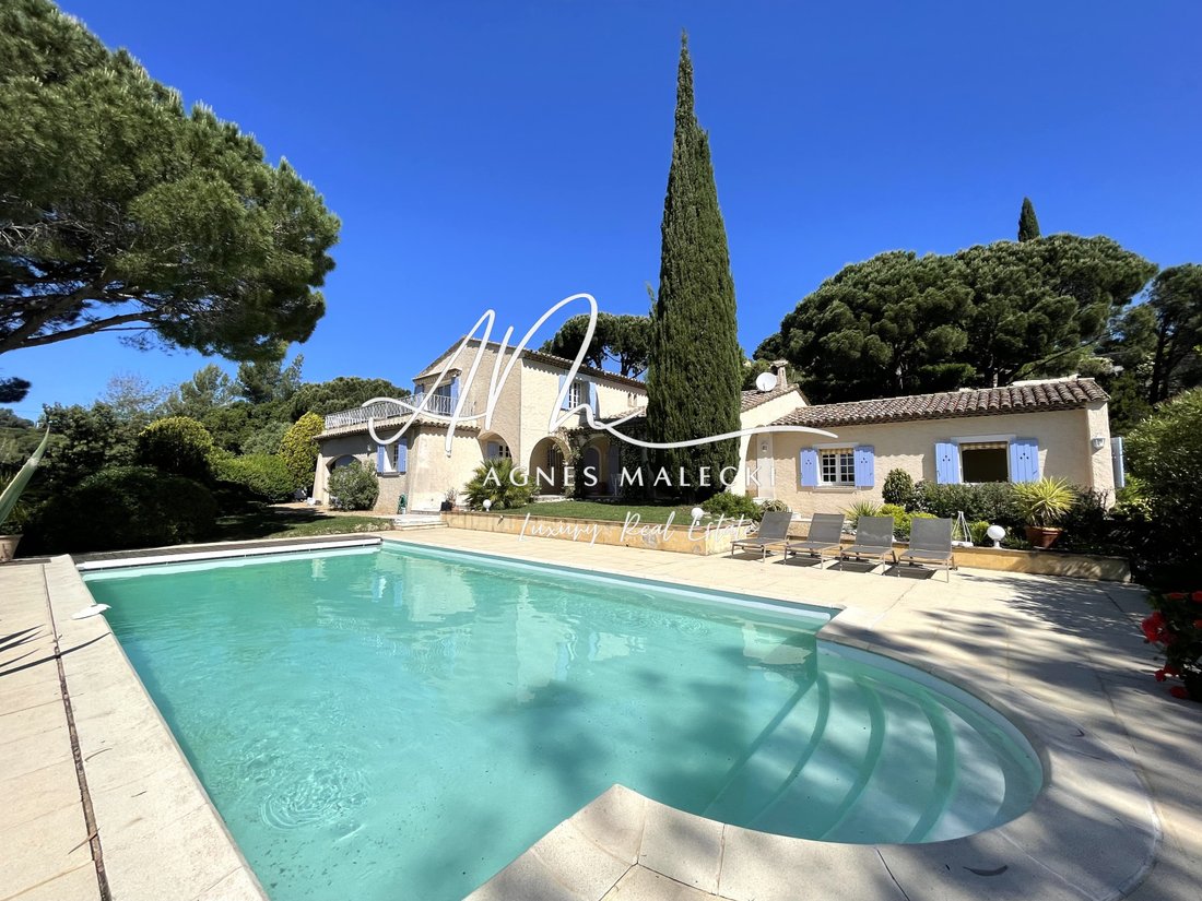 Estate in La Croix-Valmer, Provence-Alpes-Côte d'Azur, France 1 - 15765339