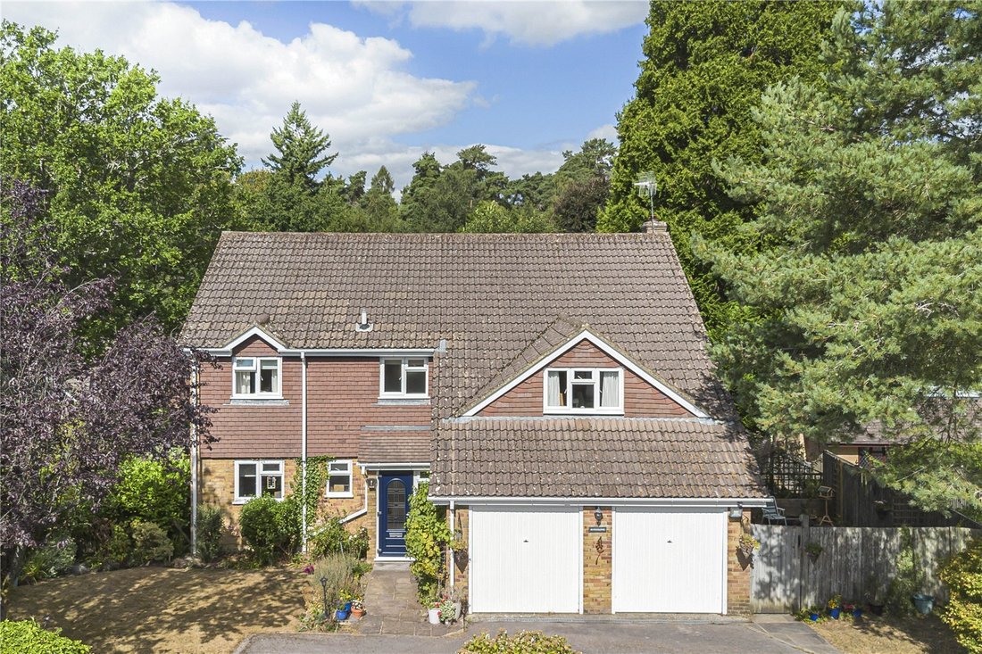 House in Headley Down, England 1 - 16940609