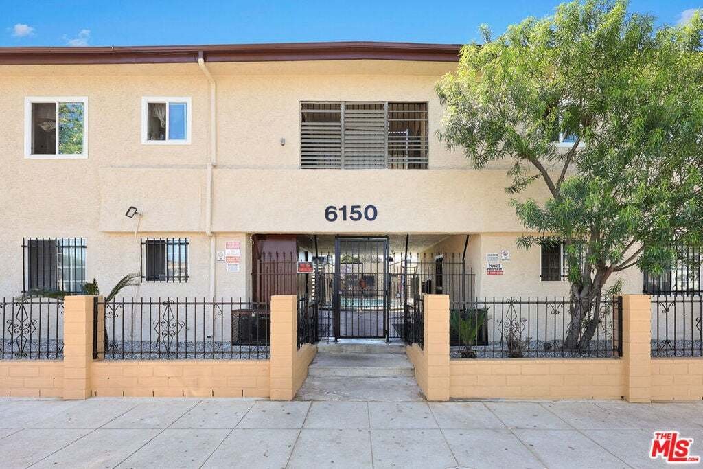 East Los Angeles, California, United States 3 - 18629361
