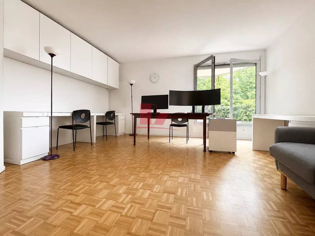 Apartment in Insurrection, Vanves, France 3 - 18312555
