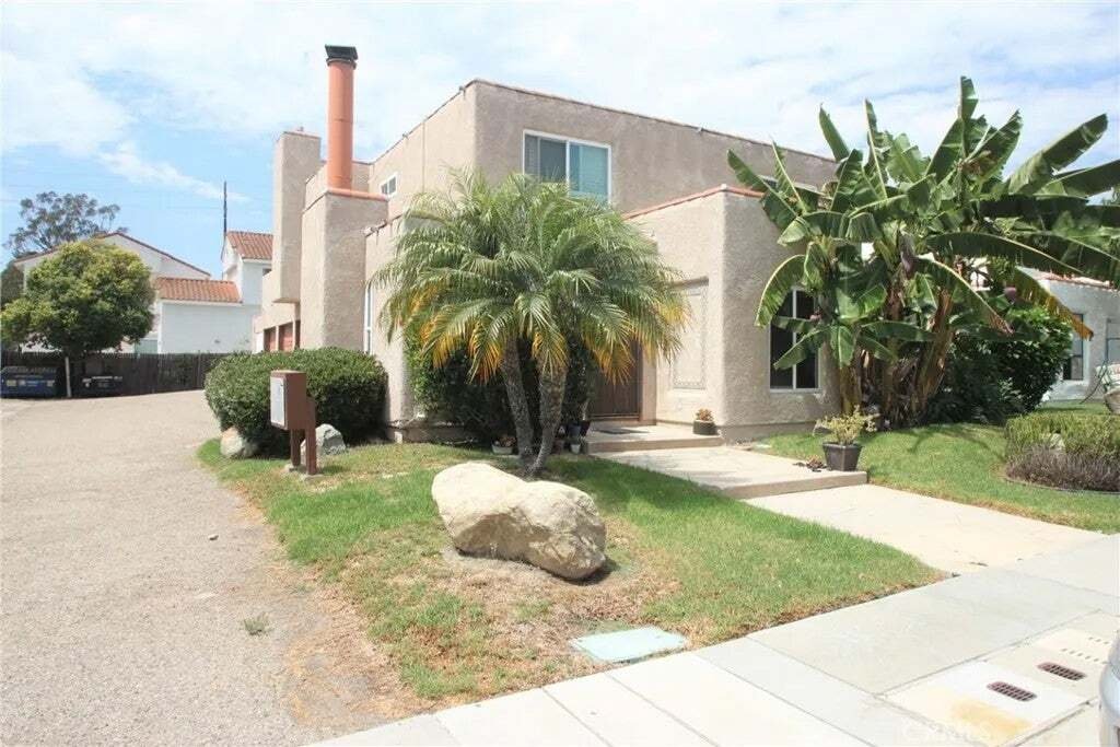 Huntington Beach, California, United States 2 - 18057672