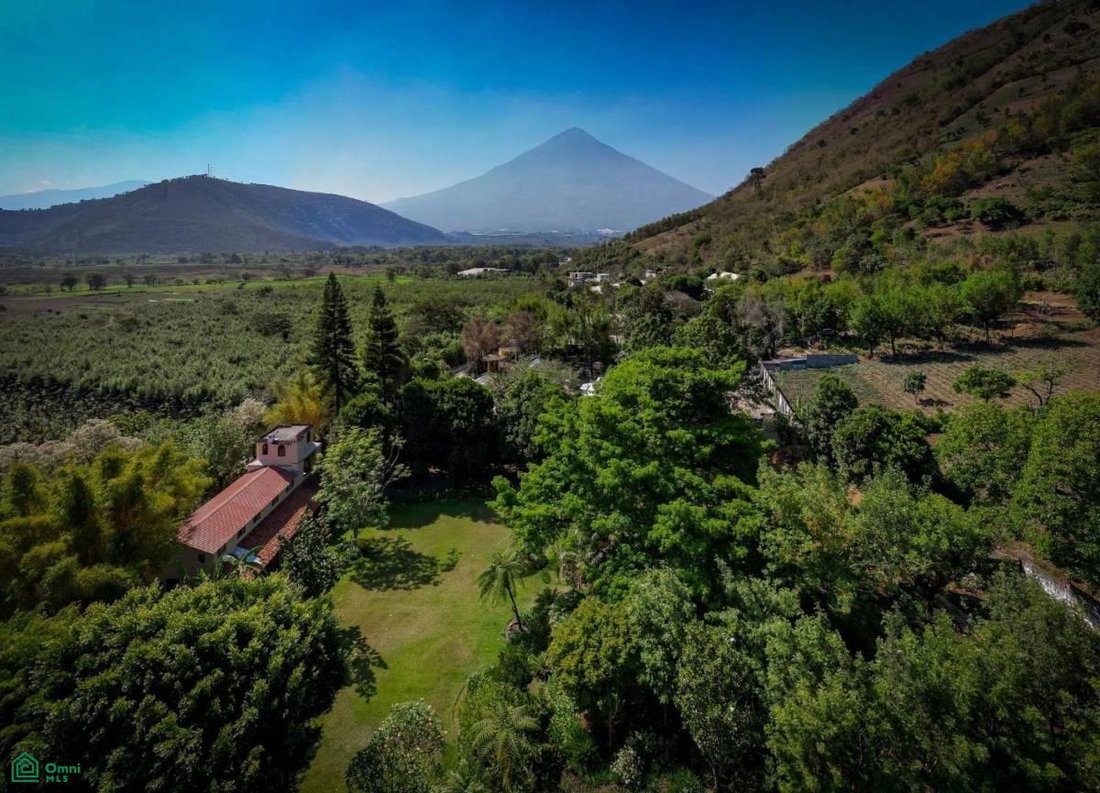 House in San Miguel Dueñas, Sacatepéquez Department, Guatemala 4 - 18030343