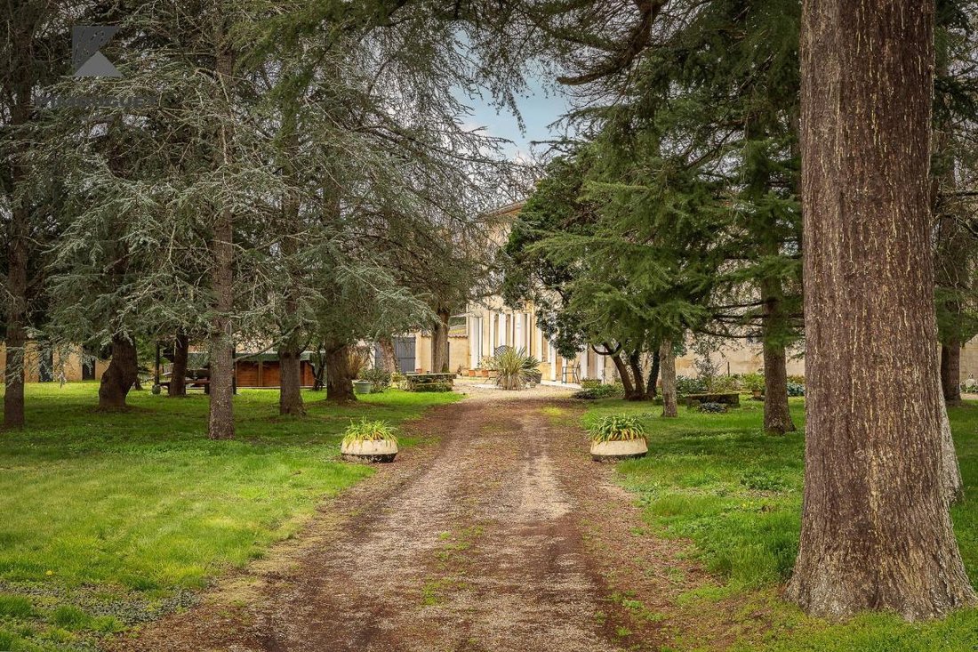 House in Saint-Émilion, Nouvelle-Aquitaine, France 2 - 16049332