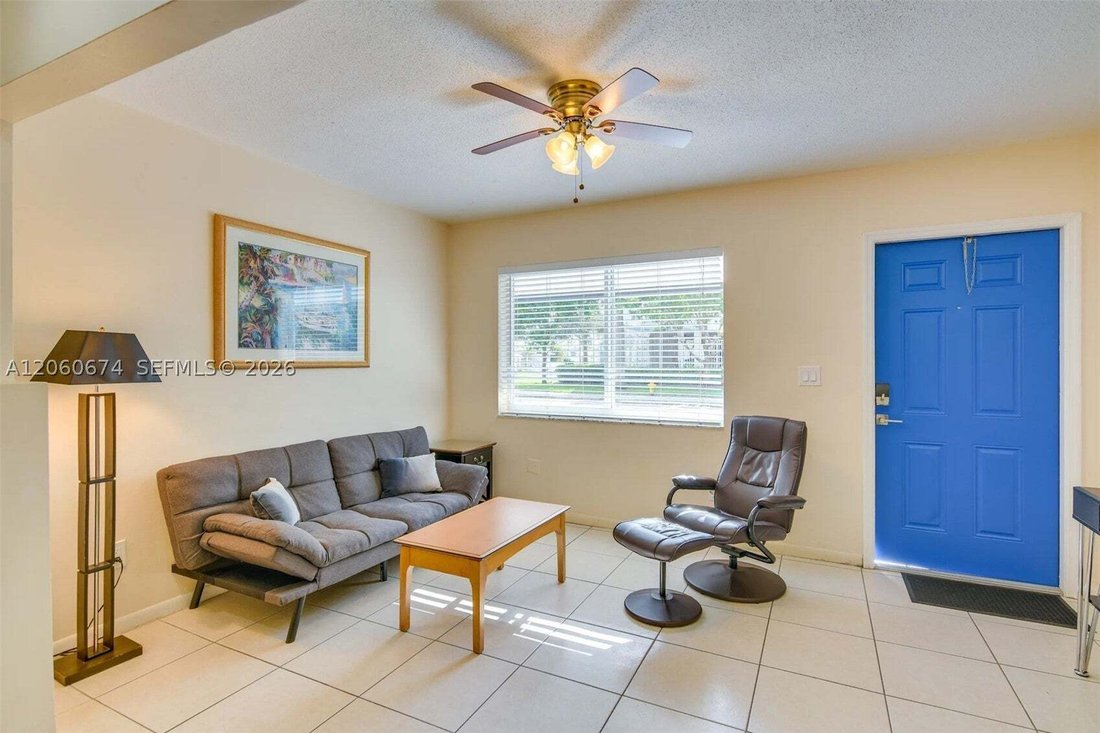 Hallandale Beach, Florida, United States 2 - 18628346