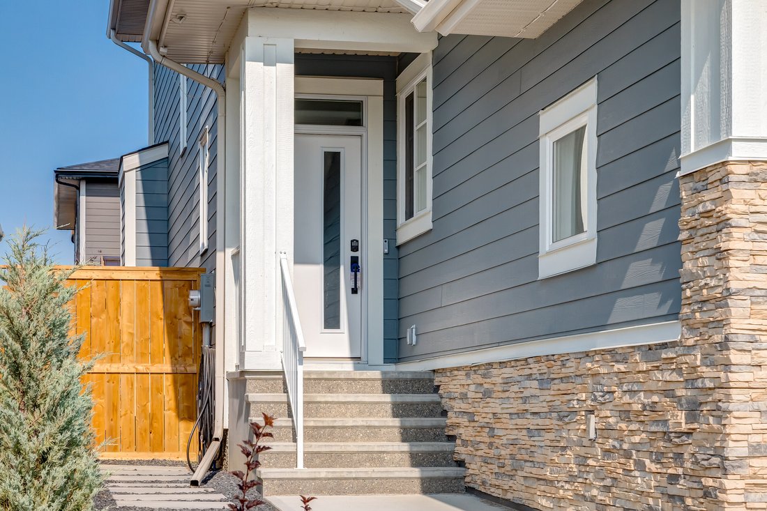 House in Chestermere, Alberta, Canada 2 - 18627577