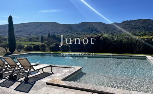 Country House in Ménerbes, Provence-Alpes-Côte d'Azur, France 1
