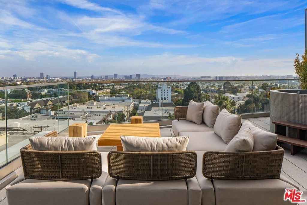 Condo in Los Angeles, California, United States 5 - 18629339
