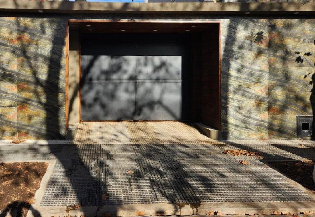 House in Adrogué, Buenos Aires Province, Argentina 2 - 18627338