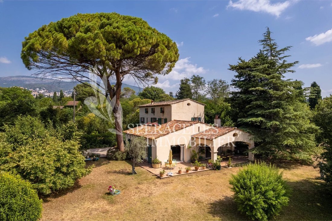 Country House in Grasse, Provence-Alpes-Côte d'Azur, France 1 - 12645995