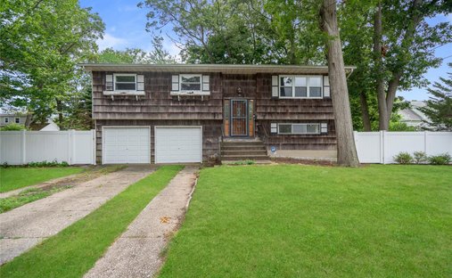 House in Islip Terrace, New York, United States 1