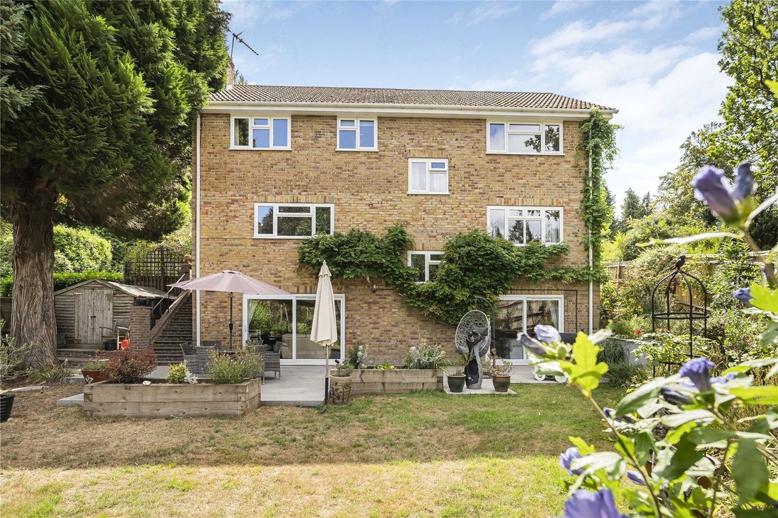 House in Headley Down, England 3 - 16940609