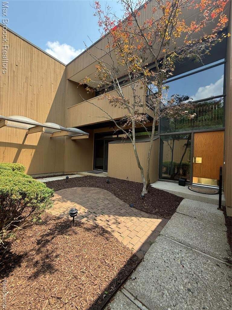 Condo in Beverly Hills, Michigan, United States 2 - 18628074