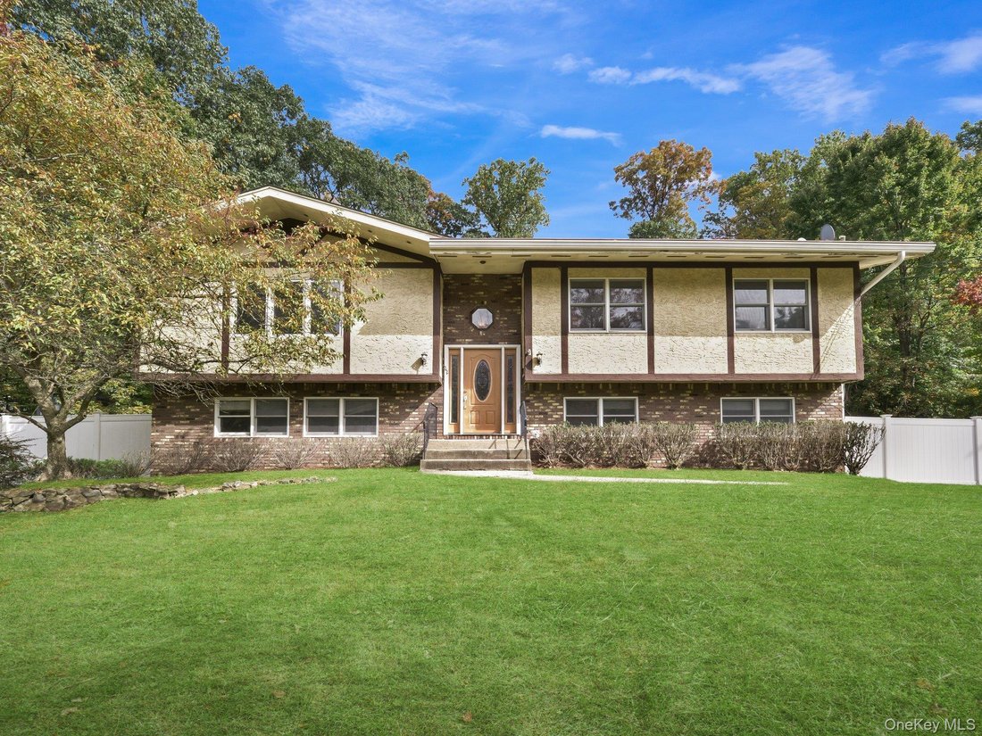 House in Airmont, New York, United States 2 - 18628185