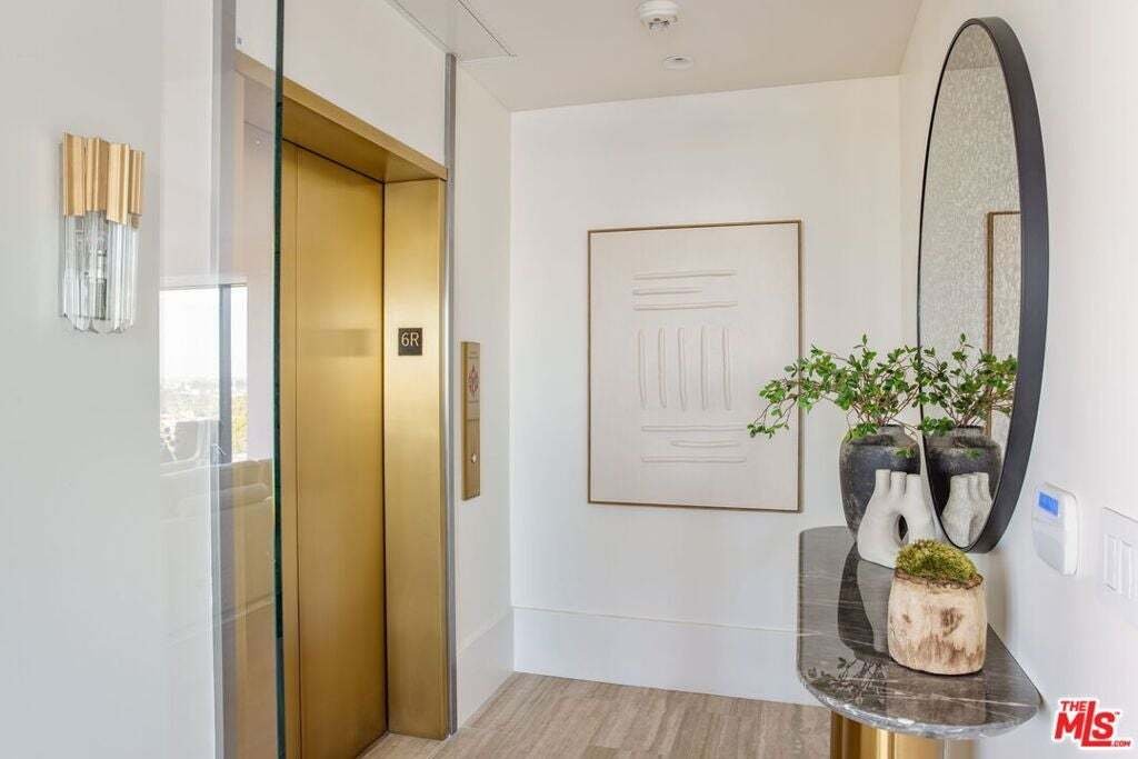 Condo in Los Angeles, California, United States 2 - 18629339
