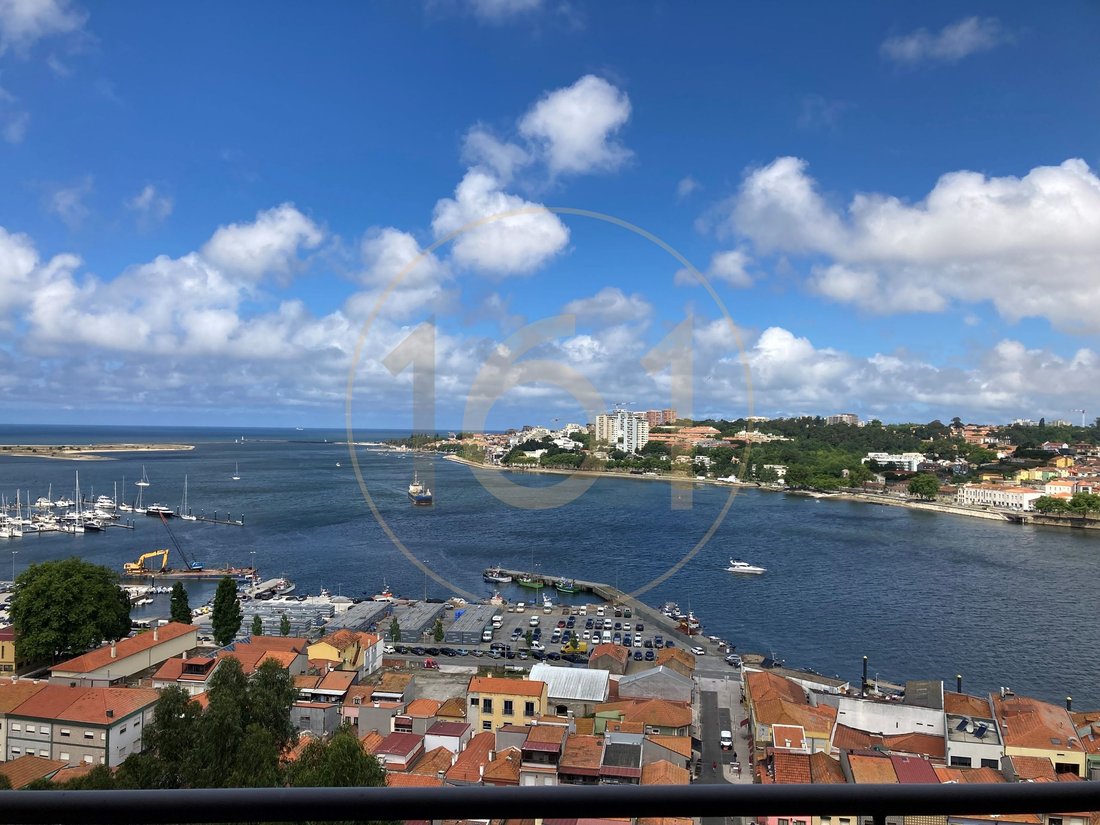 Townhouse in Santa Marinha e Sao Pedro da Afurada, Porto District, Portugal 4 - 18629873