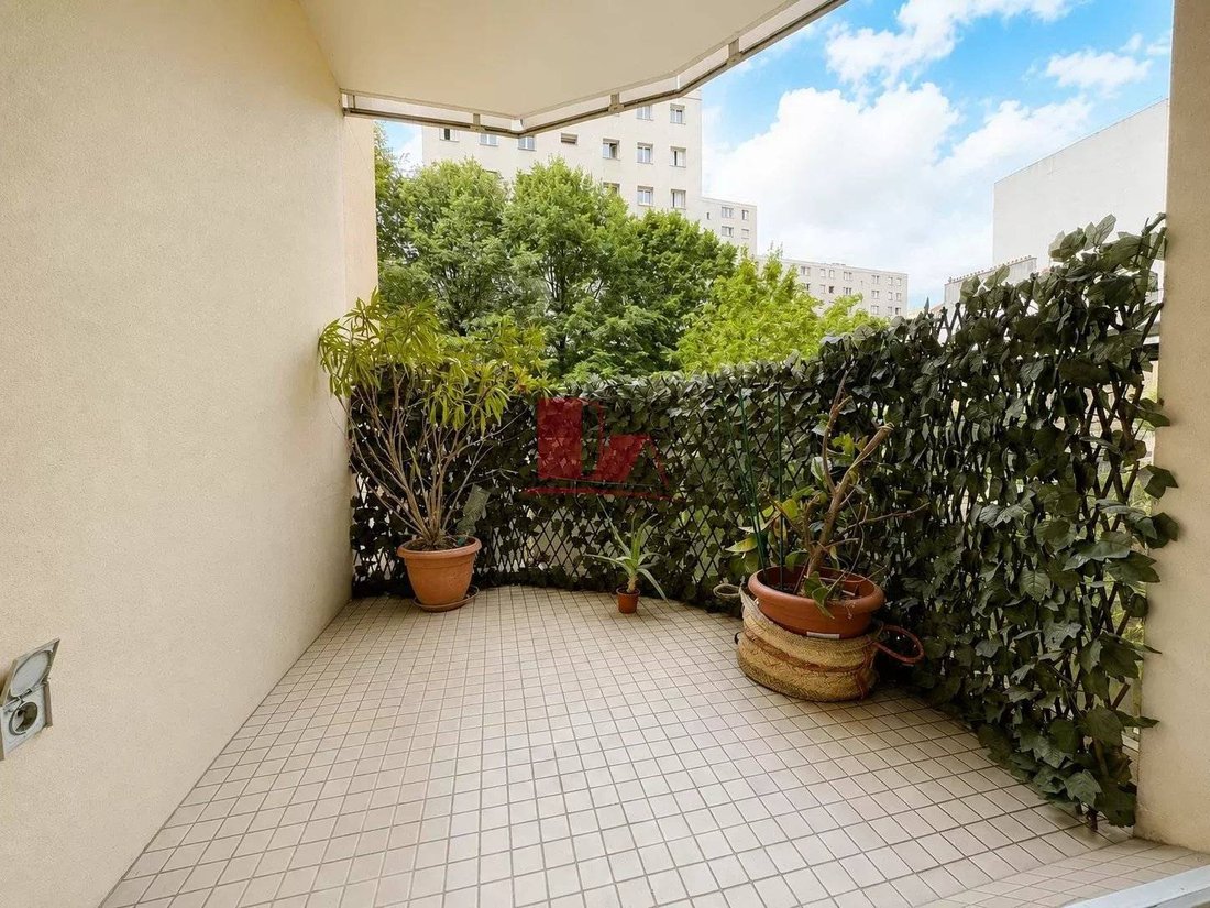Apartment in Insurrection, Vanves, France 4 - 18312555