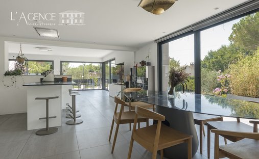 House in Les Logissons, Venelles, France 1