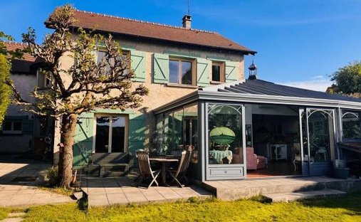 House in Jouars-Pontchartrain, Ile-de-France, France 1