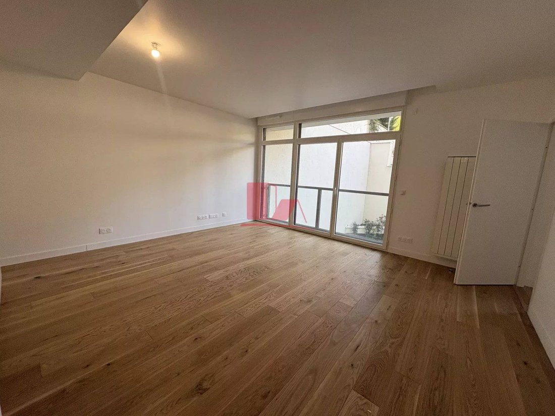 Apartment in Espaces Jeunes, Issy-les-Moulineaux, France 2 - 16329043