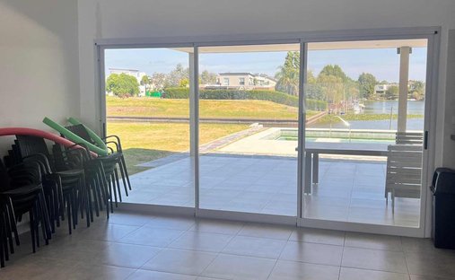 House in Ingeniero Maschwitz, Buenos Aires Province, Argentina 1