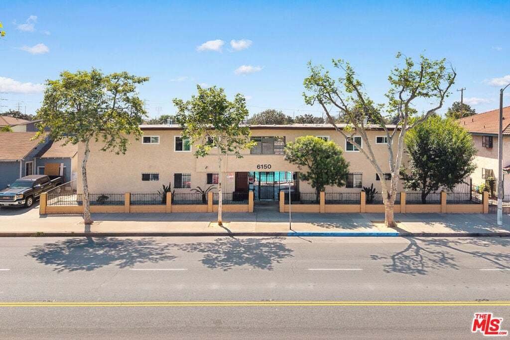 East Los Angeles, California, United States 1 - 18629361