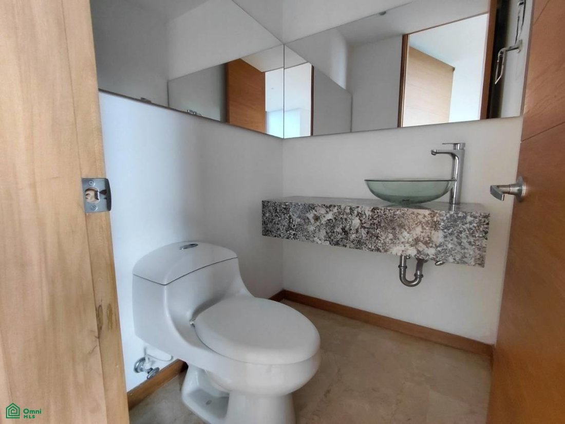Condo in Medellín, Antioquia, Colombia 5 - 17731398