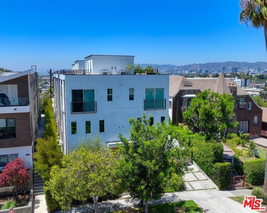 Los Angeles, California, United States 3 - 18629364