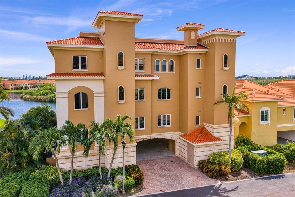 St. Petersburg, Florida, United States 1 - 18626679