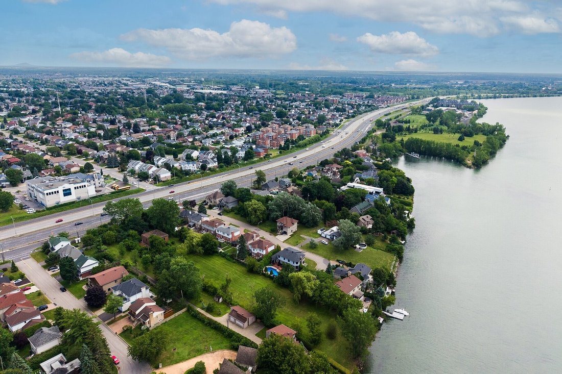 House in Brossard, Quebec, Canada 5 - 18629616
