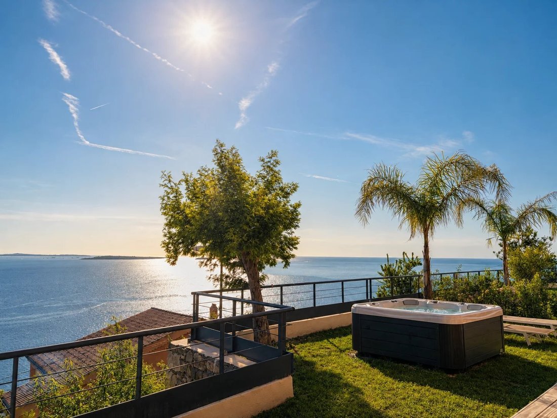 Apartment in Théoule-sur-Mer, Provence-Alpes-Côte d'Azur, France 1 - 15196772
