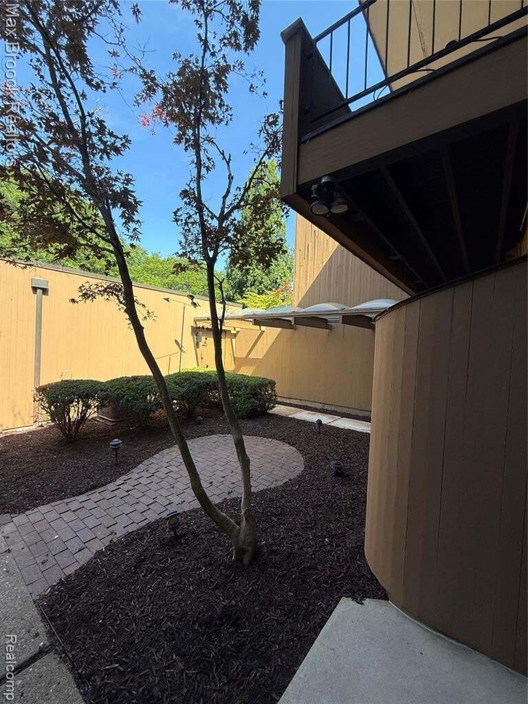 Condo in Beverly Hills, Michigan, United States 3 - 18628074