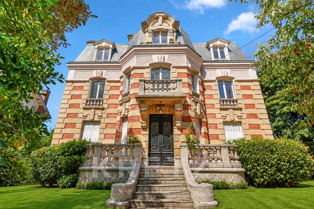 House in Chatou, Ile-de-France, France 1 - 18630304