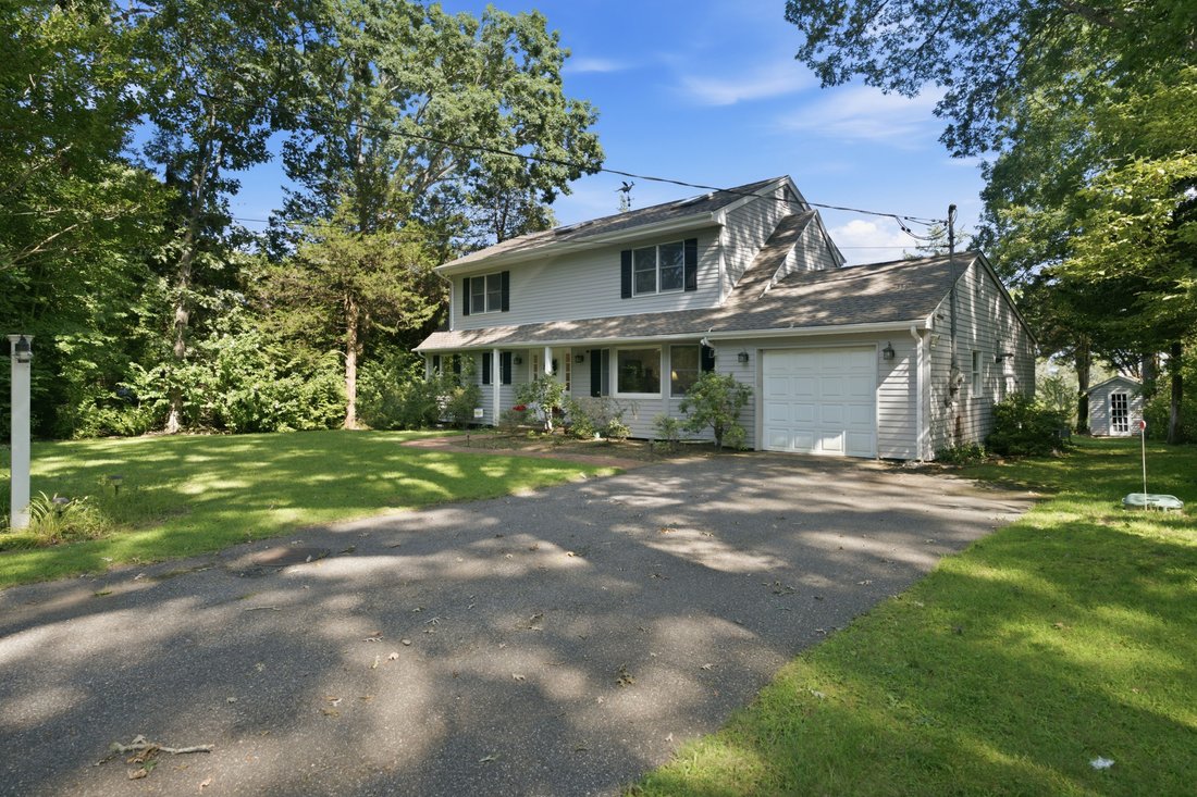House in Aquebogue, New York, United States 2 - 17406385