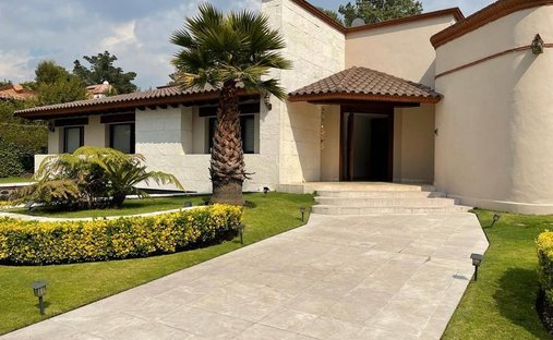 Townhouse in Fraccionamiento y Club de Golf los Encinos, State of Mexico, Mexico 1