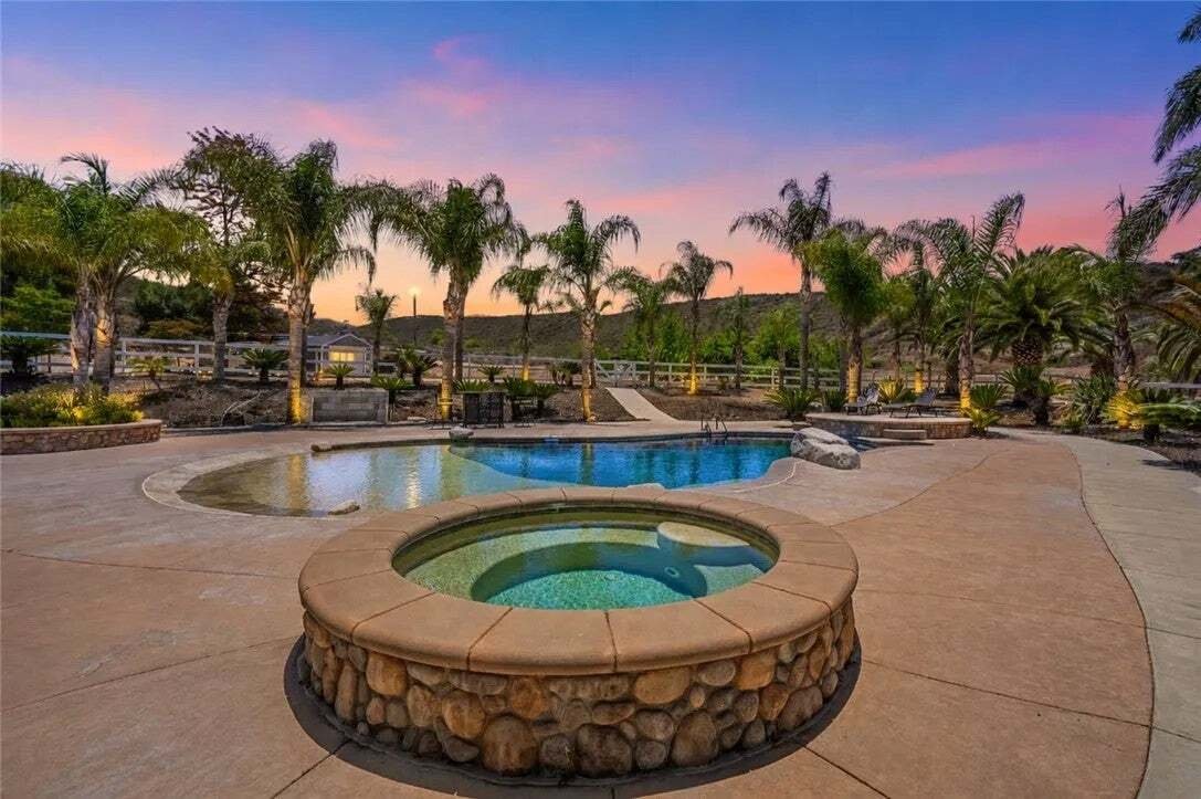 Temecula, California, United States 5 - 18629175