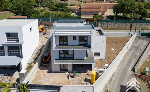 House in Enxara do Bispo, Gradil e Vila Franca do Rosario, Lisbon, Portugal 1