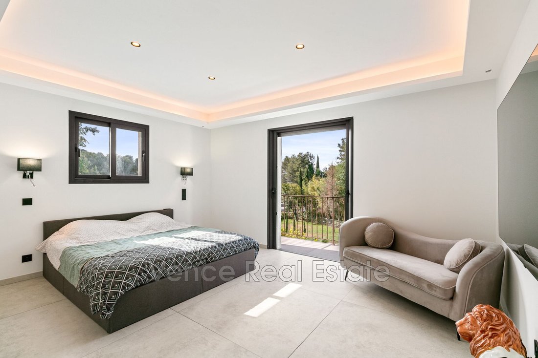 Villa in Nord, Roquefort-les-Pins, France 5 - 18152985