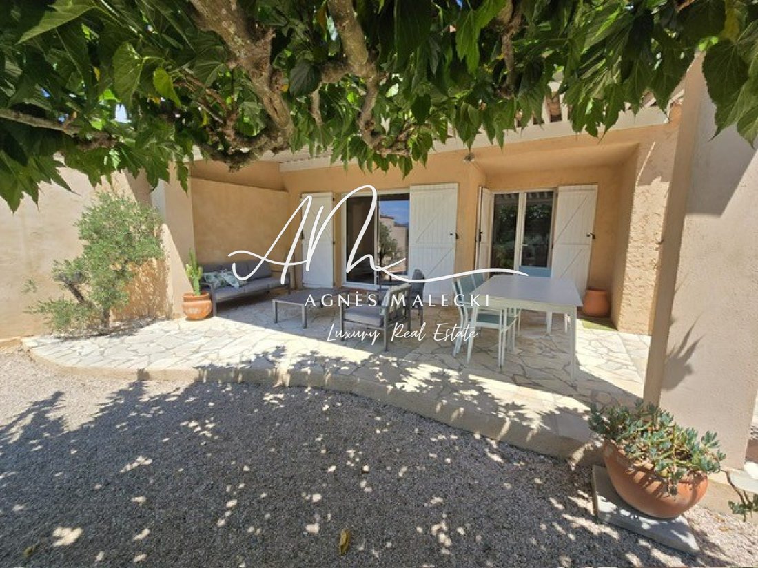 Villa in La Croix-Valmer, Provence-Alpes-Côte d'Azur, France 1 - 15868527
