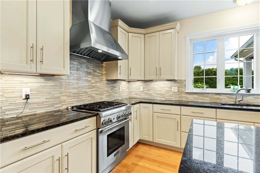 House in Seekonk, Massachusetts, United States 4 - 18629006
